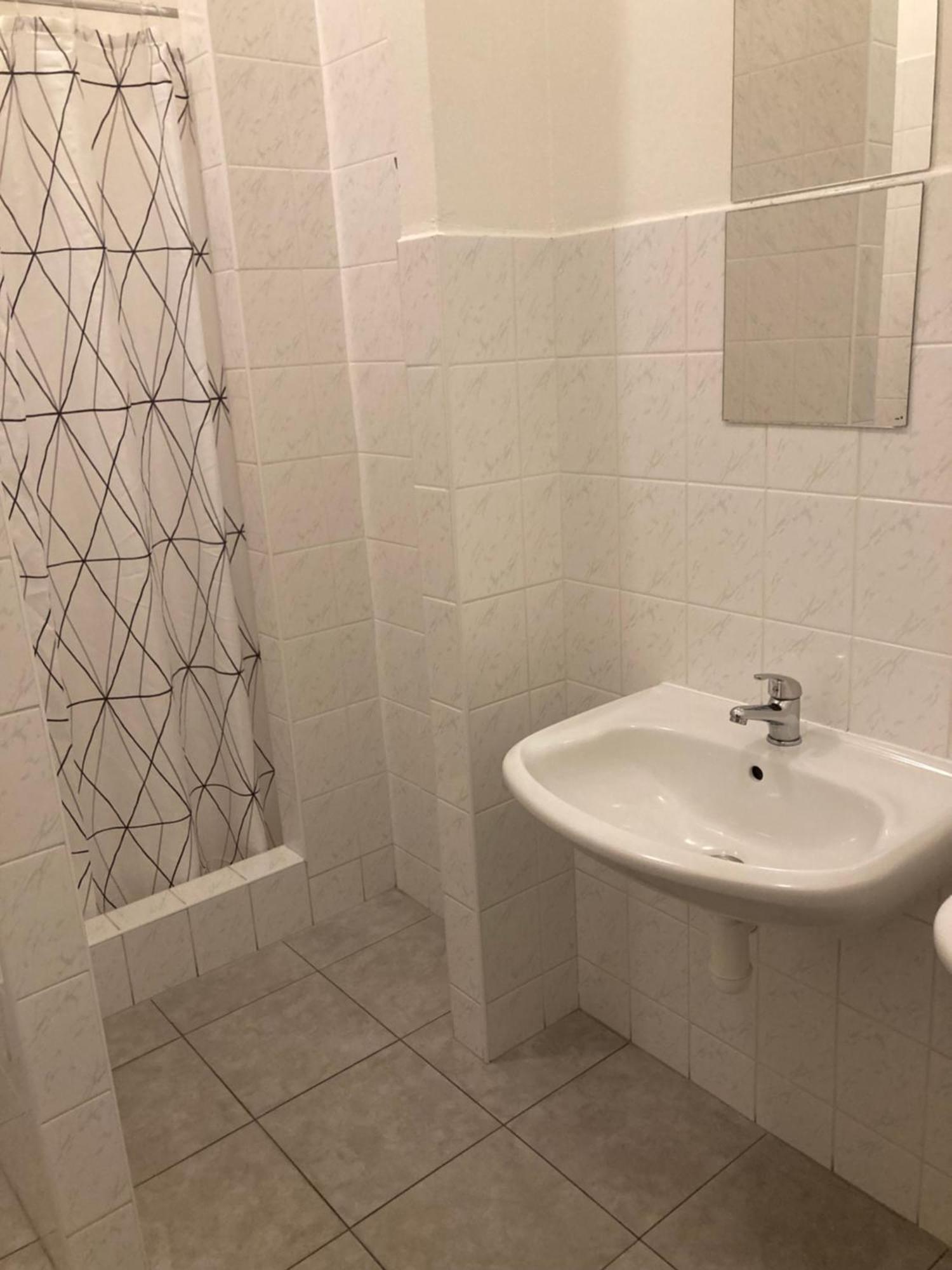 Hostel Praha Ladvi Luaran gambar