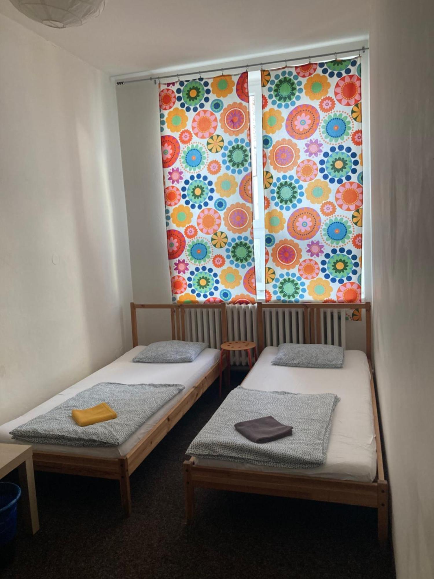 Hostel Praha Ladvi Luaran gambar